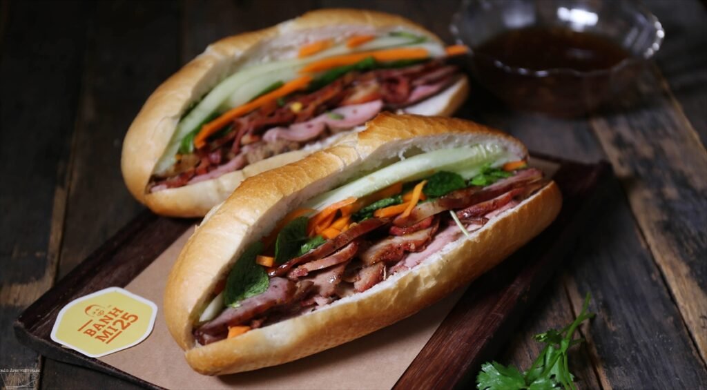 Bánh Mì 25 – biểu tượng ẩm thực không thể bỏ qua khi đến Hà Nội.
