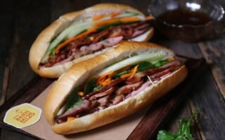 Bánh Mì 25 Hà Nội: Huyền Thoại Phố Cổ Hay Chỉ Là Lời Đồn Thổi?