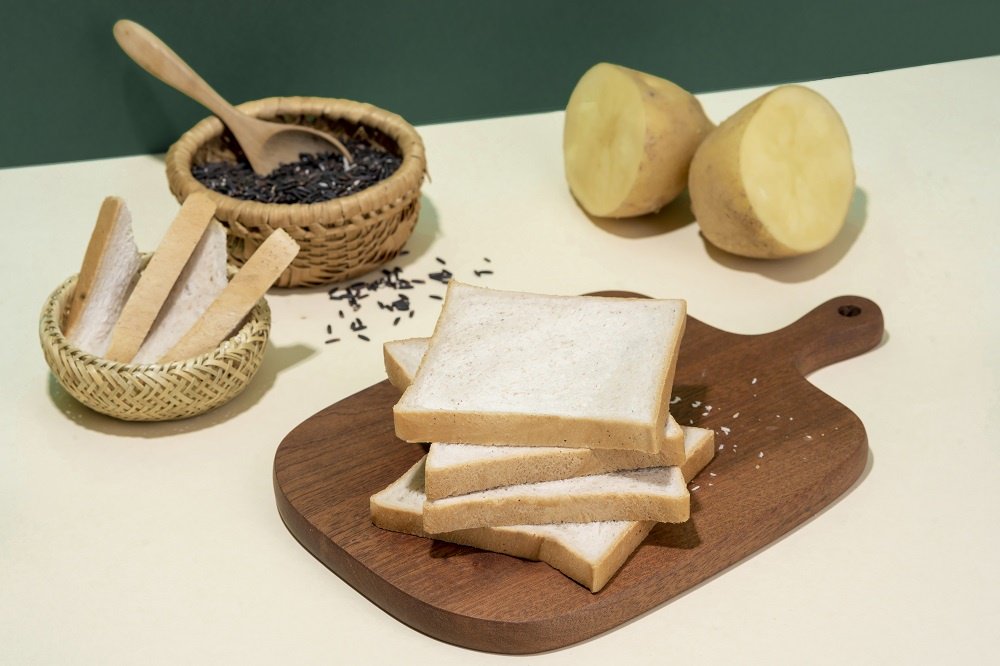 Bánh Mì Khoai Tây Gạo Lứt Momiji