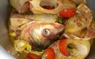 Cách Làm Cá Mè Nấu Mẻ Chuẩn Vị Bắc: Bí Quyết Khử Tanh, Nồi Canh Chua Dịu Thơm Lừng