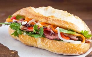 Bánh Mì Việt Nam Biến Thể – Tinh Hoa Ẩm Thực Đường Phố