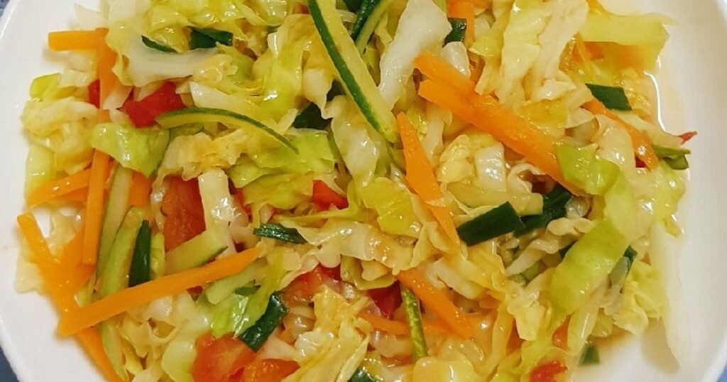 Bắp cải xào cà chua - Món ăn đơn giản nhưng đầy đủ hương vị và dinh dưỡng