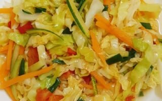 Bắp Cải Xào Cà Chua: Công Thức Bí Truyền Giòn Ngọt