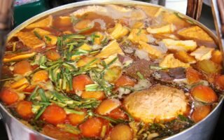 Bún Riêu Gánh: Ký Ức Đong Đầy Trong Từng Sợi Bún