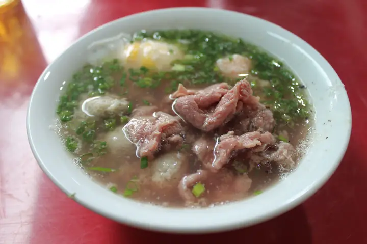 Hình ảnh minh họa một bát bún nước hấp dẫn, gợi nhớ hương vị tại Bún Nước Cô Huyền