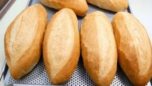 1 Ổ Bánh Mì Bao Nhiêu Calo? Ăn Thế Nào Để Không Lo Tăng Cân?