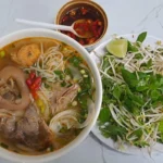 Review Quán Bún Bò Huế Sài Gòn Ngon Chuẩn Vị, Đông Khách