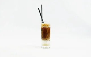 Bạc Xỉu Cà Phê: Giải Mã Đồ Uống Quốc Dân và Phân Biệt Cà Phê Sữa Đá