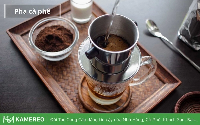 Bạn sử dụng phin để pha cà phê