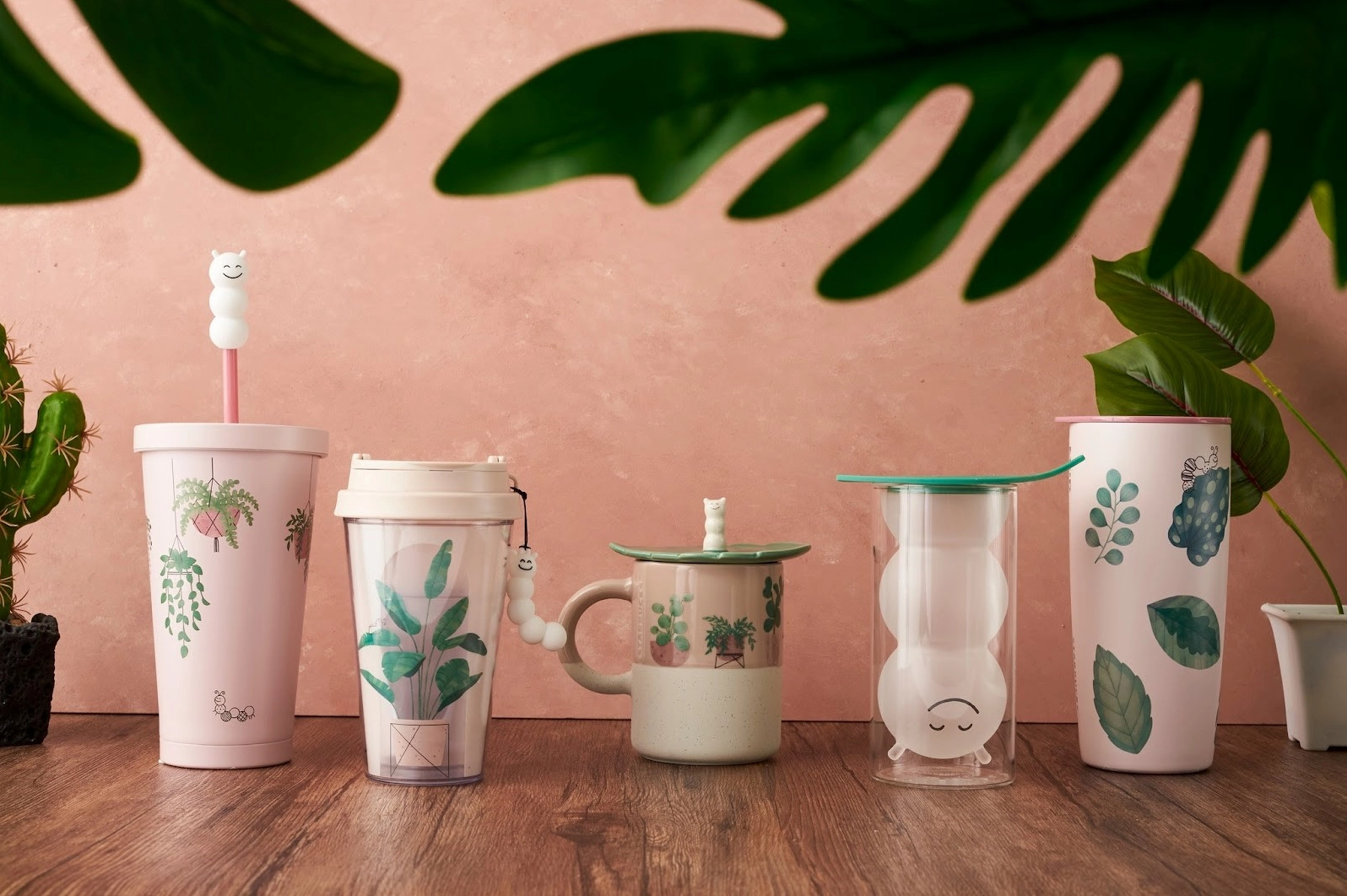 Bộ sưu tập sản phẩm cà phê và quà lưu niệm Starbucks