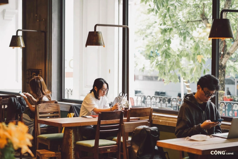 Góc quán Cộng Cà Phê với kiến trúc độc đáo và view đẹp