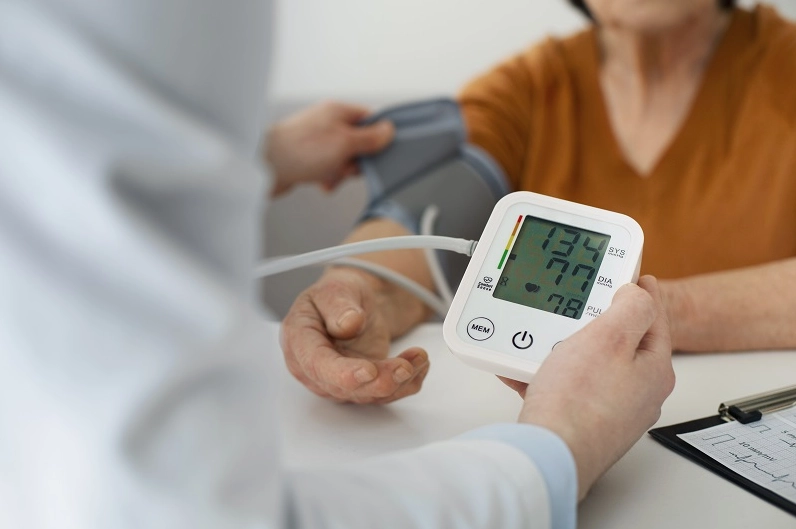 Lạm dụng nhiều cà phê có thể làm tăng huyết áp