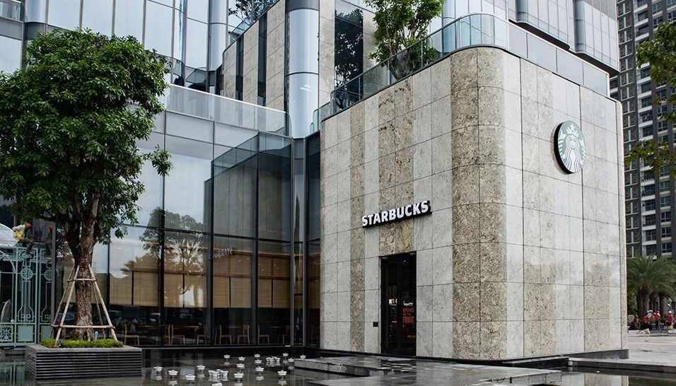 Mặt tiền quán cà phê Starbucks ấn tượng