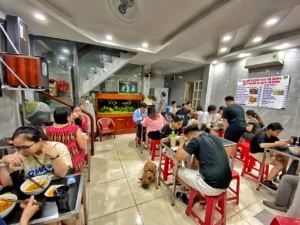 Khám Phá Các Quán Ăn Lâu Đời Sài Gòn: Hương Vị Vượt Thời Gian