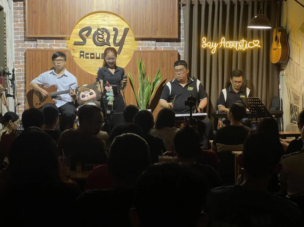 Tận hưởng âm nhạc độc đáo tại SAY Acoustic