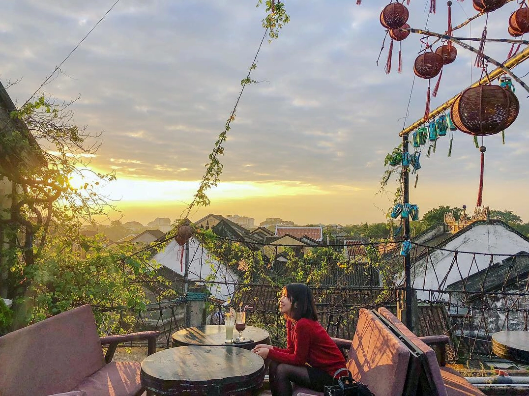 Thưởng thức cà phê Hội An bên sông Hoài